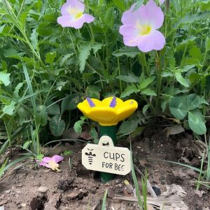 LIANG Flower Shaped Bee Butterfly Water Dispenser Colorful Resin Garden Decoration Hummingbird Water Feeder Reusable Insect Drinking Cup Garden