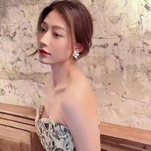 Vintage Designs Fashion Hibiscus Studs Earrings for Women Korean Styles Romance Fashion Accessory with Vibranting Color