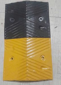 Gờ giảm tốc cao su ô tô xe máy Dài 50cm x Rộng 30cm x Cao 3cm đầy đủ phụ kiện.