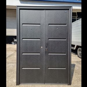 PINTU DOBEL UTAMA / DOUBLE UTAMA 1 SET DAUN PINTU + KUSEN + KUNCI + HANDLE + ENGSEL BAHAN BAJA TAHAN API KUALITAS INTERNASIONAL PINTU RUMAH HOTEL APARTEMENT GARANSI 5 TAHUN BISA COD
