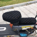 Bungkus Sadel Selis Model Wajit/Sarung Jok Kursi Sepeda Listrik Car Bicycle Universal Seat Cover Nyaman. 