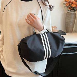 MOUSSON  กระเป๋าความจุขนาดใหญ่แบบใหม่กระเป๋าไนลอนแฟชั่นกระเป๋าสะพายไหล่สะพายข้างแบบลำลองทุกแมทช์ลุคง่ายกระเป๋าเดินทางระยะสั้น