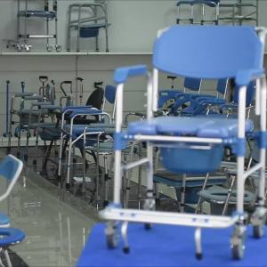 Elderly with Wheels Potty Seat Mobile Stable Toilet Home Folding Bath Chair Disabled Toilet Chair Commode Chair