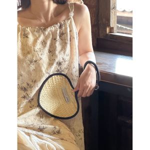 Lanyard Tenunan Tangan Kipas Daun Cattail Kecil Kreativiti Bayi Dopamina Comel Kipas Musim Panas Gadis  Tenunan Jerami Mudah Alih