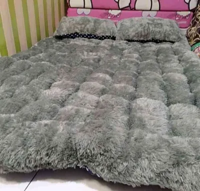 KASUR GENDER SAHRINI PLUS 2 BANTAL BULU RASFUR TERNAMA DAN TERLARIS DENGAN UKURAN 175x135x8cm..