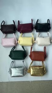 2025 Spring and summer new fashion versatile quilted cross-border trendy handbag wrist shoulder camera bag crossbody woven bag