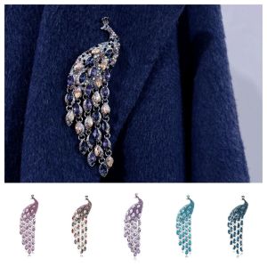 HOT วินเทจ ช่อดอกไม้รูปนกยูง เข็มกลัดคริสตัลรูปนกยูง เข็มกลัดพู่ยาว เข็มกลัดรูปสัตว์ น่ารักน่ารักๆ แฟชั่นสำหรับผู้หญิง อุปกรณ์เครื่องประดับที่ส่องแสง สำหรับผู้หญิง