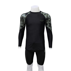 91024 ชุดว่ายน้ำผู้ชายชุดว่ายน้ำผู้ใหญ่ชุดสองชิ้นเสื้อแขนยาวกางเกงขาสามส่วนแต่งลายพรางมีซับในกางเกงมีเชือกผูก