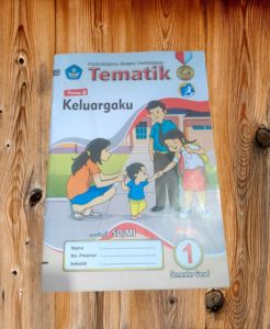 LKS MEDALI TEMATIK KELAS 1 TEMA 1 2 3 4 SEMESTER 1 SD/MI KURIKULUM 2013