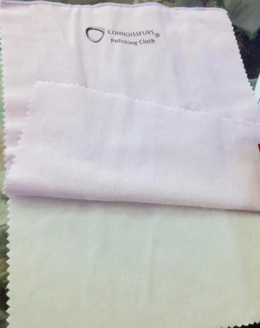 Kh%C4%83n%20lau%20trang%20s%E1%BB%A9c%20b%E1%BA%A1c%202%20l%E1%BB%9Bp%20c%E1%BB%A1%20l%E1%BB%9Bn%20Connoisseurs%20-%20Image%203