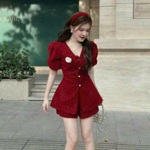 Set đỏ cổ V phối cúc ngọc đồ tiểu thư bánh bèo đi Noel xinh set dự tiệc mặc Tết Nhung Đỏ Kim Tuyến Bling áo cổ V đính hoa tay phồng nơ mix quần short