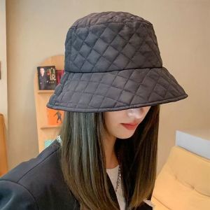 THANKSKY แฟชั่นสำหรับผู้หญิง กิจกรรมกลางแจ้งกลางแจ้ง ฤดูหนาวในฤดูหนาว ตารางรูปสี่เหลี่ยมขนมเปียกปูน สำหรับเด็กผู้หญิง เบามาก ผ้าฝ้ายขนเป็ด หมวกสไตล์เกาหลี หมวกปานามา หมวกชาวประมงหมวก ฝาปิดถัง