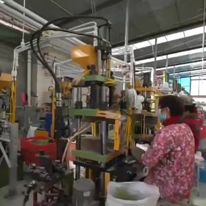 Factory Direct Sale Christmas Flowers   Christmas Decorations Garland Christmas Tree Gold Powder Plastic Flower with Clip Wire