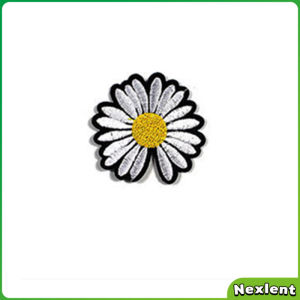 Nexlent 1pcs DIY Small Daisy Embroidered Cloth Sticker Hole Repair Decorative Clothes Sticker
