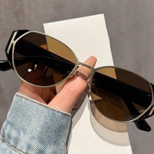 Kacamata Hitam Metal Polygon UV400 Mode Perjalanan Wanita Pria