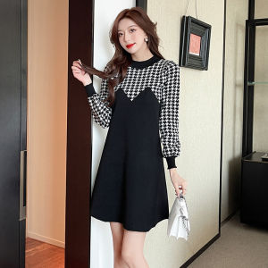 ชุดเดรสแบบถักคอนทราสต์สีลายตารางกระโปรงสตรีพันแบบเกาหลีแฟชั่นใหม่สีคมชัดเพรียวบางชุดเดรสผ้าขนสัตว์