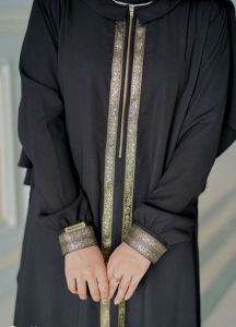 Abaya hitam bahan Yoris by hermosa-Abaya hitam list gold syari hitam pekat-Abaya simpel elegan mewah