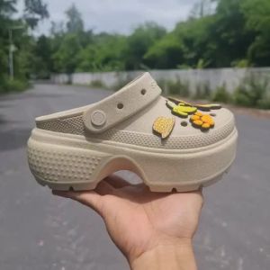 Crocs Classic Stomp Collection (Buy 1 Pair get free 4 Jibbitzs = 100฿) available in 5 colors womens slip-on sandals womens chunky shoes womens high heels platform shoes light soft comfortable to wear. Ready to ship in Thailand delivery within 1