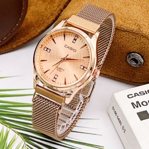 นาฬิกาข้อมือผู้หญิง แฟชั่น สายแม่เหล็ก ดูเวลาง่าย พร้อมกล่องแบรนด์แถมฟรี