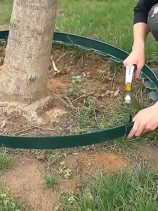 Garden Edging Border 10M Heavy Duty PE Landscape Fence with 30 Spikes No Dig Flower Bed Tree Ring
