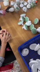 2025 SDKL  หวีการ์ตูนสีช็อกโกแลตใหม่สำหรับเด็กผู้หญิง   หวีนวดผมเรียบสำหรับนักเรียนหญิงในหอพัก