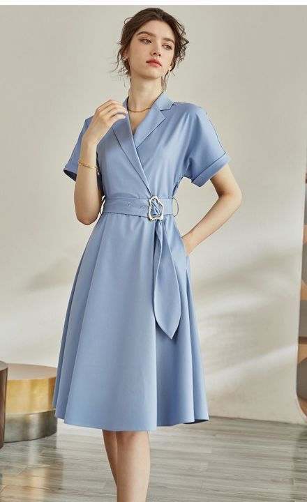 Đầm dạ hội đắp ren xẻ tà màu xanh sang trọng