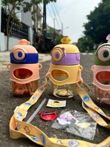 BOTOL MINUM ANAK LUCU KARAKTER MELODY 700ML/BOTOL MINUM ANTI TUMPAH SEDOTAN TALI PANJANG HX 3032