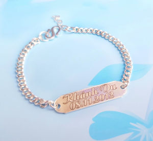 Lắc tay khắc tên cho bé