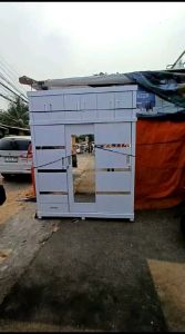 Lemari Pakaian Sliding Type Thalia: Desain Modern Untuk Pakaian Formal