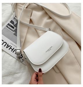 GreenApple Malaysia - Saddle Messenger Women Crossbody Shoulder Bag Beg Tangan New style trendy girl summer simple fashion trendy shoulder small bag female Ready stock