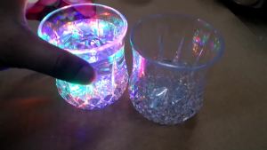 【Tianhong】发光水杯七彩创意 魔术闪光杯 遇水倒水感应就会亮的变色神奇杯子Luminous water cup colorful creative magic flash cup in water pouring induction will be bright color magic cup