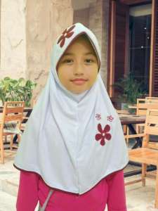 PROMO Hijab Anak Sekolah Perempuan SD BORDIR Bunga Ukuran 6-12 Tahun BISA COD - Kaos Polyester, Panjang Depan 40cm, Belakang 76cm, Variasi Bunga Ceplok (Cocok untuk Sekolah, Mengaji, dan Bermain)