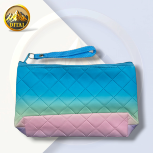 กระเป๋าใส่เครื่องสำอางใส่ของจุกจิกใส่โทรศัพท์มือถือ ถือคล้องแขนได้สะดวกสบายต่อการใช้งาน (ขนาดยาว8นิ้วกว้าง5นิ้ว)ผลิตจากโรงงานไทย ออเดอร์สินค้าได้