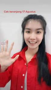 KEMEJA MERAH PUTIH OVERSIZED KANTONG DUA / POLOS 17 AGUSTUS MATT CATTON POPLIN PREMIUM QUALITY\\n\\n Mengenal Kemeja Merah Putih Oversized & Polos\\n\\nKemeja merah putih oversized dan polos Matt Catton poplin premium quality adalah pilihan sempurna untuk acara 17 Agustus. Desain modern dan nyaman membuat kemeja ini sangat cocok untuk berbagai kesempatan, mulai dari acara formal hingga santai. Kemeja ini dirancang dengan bahan poplin premium quality yang memberikan kenyamanan maksimal saat dipakai.\\n\\n Desain Modern dan Nyaman\\n\\nKemeja merah putih oversized Matt Catton poplin premium quality hadir dengan desain modern dan nyaman yang cocok untuk berbagai acara. Kemeja ini memiliki potongan oversized yang memberikan ruang gerak lebih leluasa dan nyaman saat dipakai. Selain itu, kemeja ini juga dilengkapi dengan kantong di bagian depan yang memudahkan Anda untuk menyimpan barang-barang kecil seperti dompet atau ponsel.\\n\\n Kualitas Premium Poplin\\n\\nBahan poplin premium quality yang digunakan pada kemeja merah putih oversized Matt Catton poplin premium quality memberikan kenyamanan maksimal saat dipakai. Bahan poplin ini memiliki tekstur halus dan lembut yang membuat kemeja ini sangat nyaman untuk dipakai sepanjang hari. Selain itu, bahan poplin juga mudah dicuci dan tidak mudah kusut, sehingga kemeja ini tetap tampak rapi dan bersih.\\n\\n Pilihan Warna Merah Putih\\n\\nKemeja merah putih oversized Matt Catton poplin premium quality hadir dengan warna merah putih yang cocok untuk acara 17 Agustus. Warna merah putih ini juga sangat mudah dipadu padankan dengan berbagai jenis celana atau aksesoris. Selain itu, kemeja ini juga tersedia dalam warna polos yang bisa menjadi pilihan alternatif jika Anda tidak ingin menggunakan kemeja merah putih.\\n\\n Cara Memilih Kemeja Merah Putih Oversized & Polos\\n\\nBerikut adalah beberapa tips untuk memilih kemeja merah putih oversized Matt Catton poplin premium quality yang tepat untuk Anda.\\n\\n Ukuran yang Tepat\\n\\nPenting untuk memilih ukuran kemeja yang tepat agar kemeja ini bisa memberikan kenyamanan maksimal saat dipakai. Pastikan untuk memilih ukuran yang sesuai dengan postur tubuh Anda agar kemeja ini tidak terlalu ketat atau terlalu longgar. Jika Anda tidak yakin dengan ukuran yang tepat, Anda bisa menghubungi penjual untuk mendapatkan informasi lebih lanjut.\\n\\n Bahan Kemeja\\n\\nBahan poplin premium quality yang digunakan pada kemeja merah putih oversized Matt Catton poplin premium quality memberikan kenyamanan maksimal saat dipakai. Pastikan untuk memilih kemeja dengan bahan poplin premium quality agar kemeja ini bisa memberikan kenyamanan maksimal saat dipakai. Selain itu, pastikan juga untuk memilih kemeja dengan bahan yang mudah dicuci dan tidak mudah kusut.\\n\\n Aksen & Detail\\n\\nKemeja merah putih oversized Matt Catton poplin premium quality hadir dengan aksen dan detail yang menarik. Pastikan untuk memilih kemeja dengan aksen dan detail yang sesuai dengan gaya Anda. Misalnya, jika Anda suka dengan gaya sederhana, Anda bisa memilih kemeja dengan aksen minimalis. Sedangkan jika Anda suka dengan gaya yang lebih elegan, Anda bisa memilih kemeja dengan aksen detail yang lebih rumit.\\n\\n Tips Menggunakan Kemeja Merah Putih Oversized & Polos\\n\\nBerikut adalah beberapa tips untuk menggunakan kemeja merah putih oversized Matt Catton poplin premium quality agar tampak lebih menarik dan rapi.\\n\\n Mengkombinasikan dengan Celana\\n\\nKemeja merah putih oversized Matt Catton poplin premium quality bisa dikombinasikan dengan berbagai jenis celana, mulai dari celana jeans hingga celana formal. Pastikan untuk memilih celana dengan warna yang sesuai dengan kemeja Anda agar kombinasi tersebut tampak harmonis. Selain itu, pastikan juga untuk memilih celana dengan potongan yang sesuai dengan postur tubuh Anda agar kombinasi tersebut tampak rapi dan proporsional.\\n\\n Mengenakan Aksesoris\\n\\nAksesoris bisa menjadi pilihan tambahan untuk membuat penampilan Anda lebih menarik. Misalnya, Anda bisa mengenakan jam tangan atau ikat pinggang agar penampilan Anda tampak lebih elegan. Selain itu, Anda juga bisa mengenakan topi atau syal agar penampilan Anda tampak lebih stylish.\\n\\n Menyimpan & Merawat Kemeja\\n\\nUntuk menjaga kualitas kemeja merah putih oversized Matt Catton poplin premium quality, pastikan untuk menyimpan dan merawat kemeja ini dengan baik. Pastikan untuk menyimpan kemeja ini pada tempat yang kering dan bersih agar kemeja ini tidak mudah rusak. Selain itu, pastikan juga untuk mencuci kemeja ini dengan cara yang benar agar kemeja ini tetap tampak rapi dan bersih.\\n\\nDengan mengikuti tips-tips di atas, Anda bisa memilih dan menggunakan kemeja merah putih oversized Matt Catton poplin premium quality dengan baik dan benar. Kemeja ini adalah pilihan sempurna untuk acara 17 Agustus dan bisa menjadi pilihan alternatif untuk berbagai kesempatan lainnya.\"