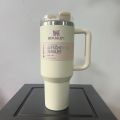 Stanley Thermos Cup 40oz Large-capacity stainless steel water cup with handle and high aesthetic appeal for outdoor use. 