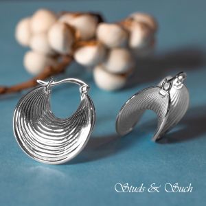 [Studs & Such] 925 Silver Stylish Irregular Threaded Shell Ear Huggie Hoop Earrings
