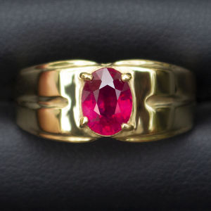 ของที่นี่ แหวนพลอยทับทิม (Natural Ruby) ด้วยสีชมพูแดงสวยมาก  ตัวเรือนเงินแท้ 92.5%  ไซส์นิ้ว 60 หรือ 9 US สินค้า