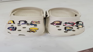 Charm jibbitz sticker 2D gắn dép cross mẫu C74