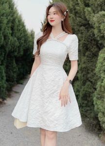 Đầm thời trang nữ mặc đi chơi chất gấm đính cườm viền ngực dây chéo cổ ren tay búp cổ vuông màu trắng
