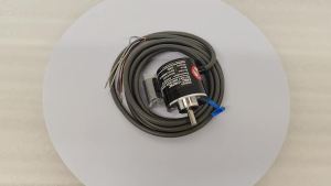 ใหม่และเป็นของแท้ Omron E6B2-CWZ6C 1000P/R 1024P/R 2000P/R ไมโครโรตารีเอนโค้ดเดอร์ราคาประหยัด 5-24VDC 2M