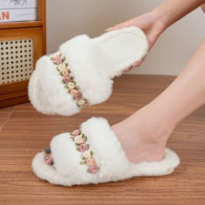 Free Shipping Floral-Patterned Fluffy Slippers For Women Suitable For Outdoor Wear In Autumn And Winter New Style With Soft Soles And A Simple One-Strap Design