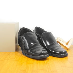 Sepatu Pantofel Pria Kulit Kilap untuk Dinas Kantor dan Pesta