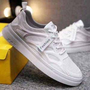 Mens new shoes trendy lightweight and versatile skateboard shoes sports and leisure Hong Kong style