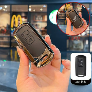 Genuine Cowhide Leather Smart Motorcycle Key Fob Case Cover Chain for Honda PCX16 0 ADV160 Click 160 Wave 110 Rebel 500 NT1100 SH150 DAX125 X-ADV Scoopy CRF300L RSX150 Future 125 Zinc Alloy Remote Buttons Protector Shell Keychain