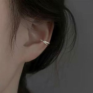 Simple Intertwined Geometric Zircon - Fesoles Daily