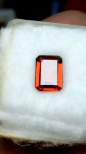 NATURAL BATU GARNET NO TREATMENT 1.90ct