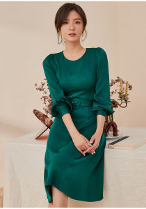 Đầm xòe cổ tròn tay dài màu xanh rêu có dây đai