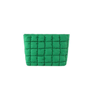 Pouch / Tas ukuran sedang Bahan Parasut model bantal