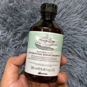 Dầu gội thanh lọc giải độc cho tóc và da đầu Davines Detoxifying Scrub Shampoo 250ml
