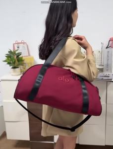Original ALO Yoga Sports Duffle Bag Large Capacity Nylon Travel Handbag Shoulder Gym Bag for Workout for Women